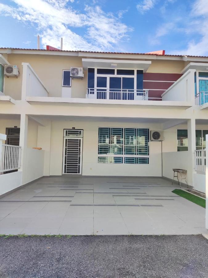 Spacious Family House At Desaru Harmonia 2 Exterior photo